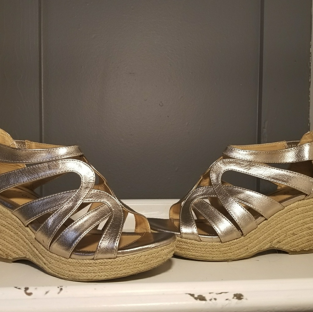 Metallic wedges